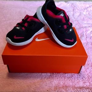 Toddler girls 4C Nike shoes